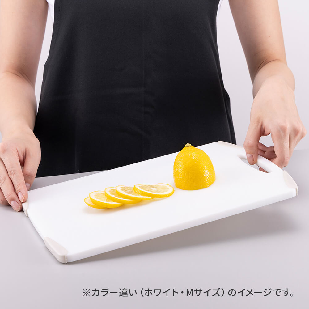 ベージュ