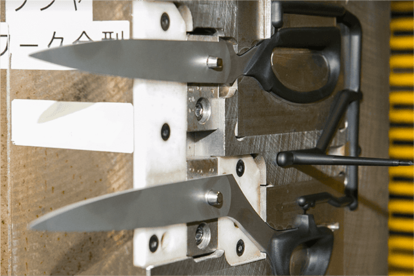 6. Handle plastic injection